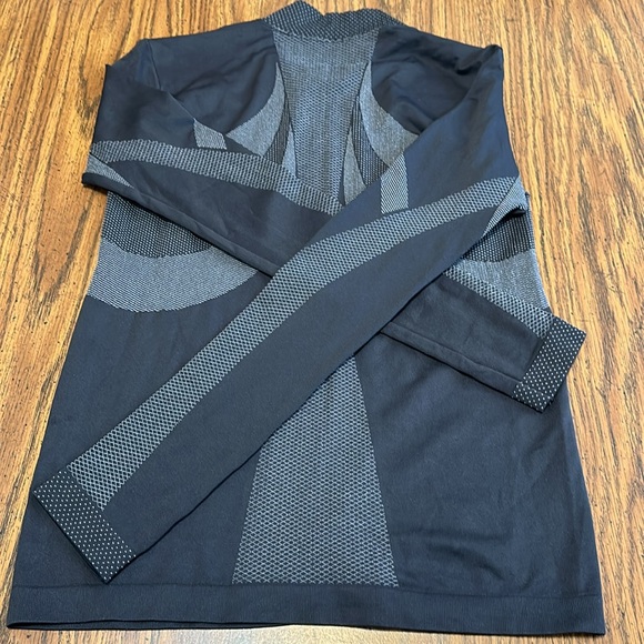 Nike Golf Women’s Long Sleeves Stretch Shirt Size Medium - Picture 2 of 3